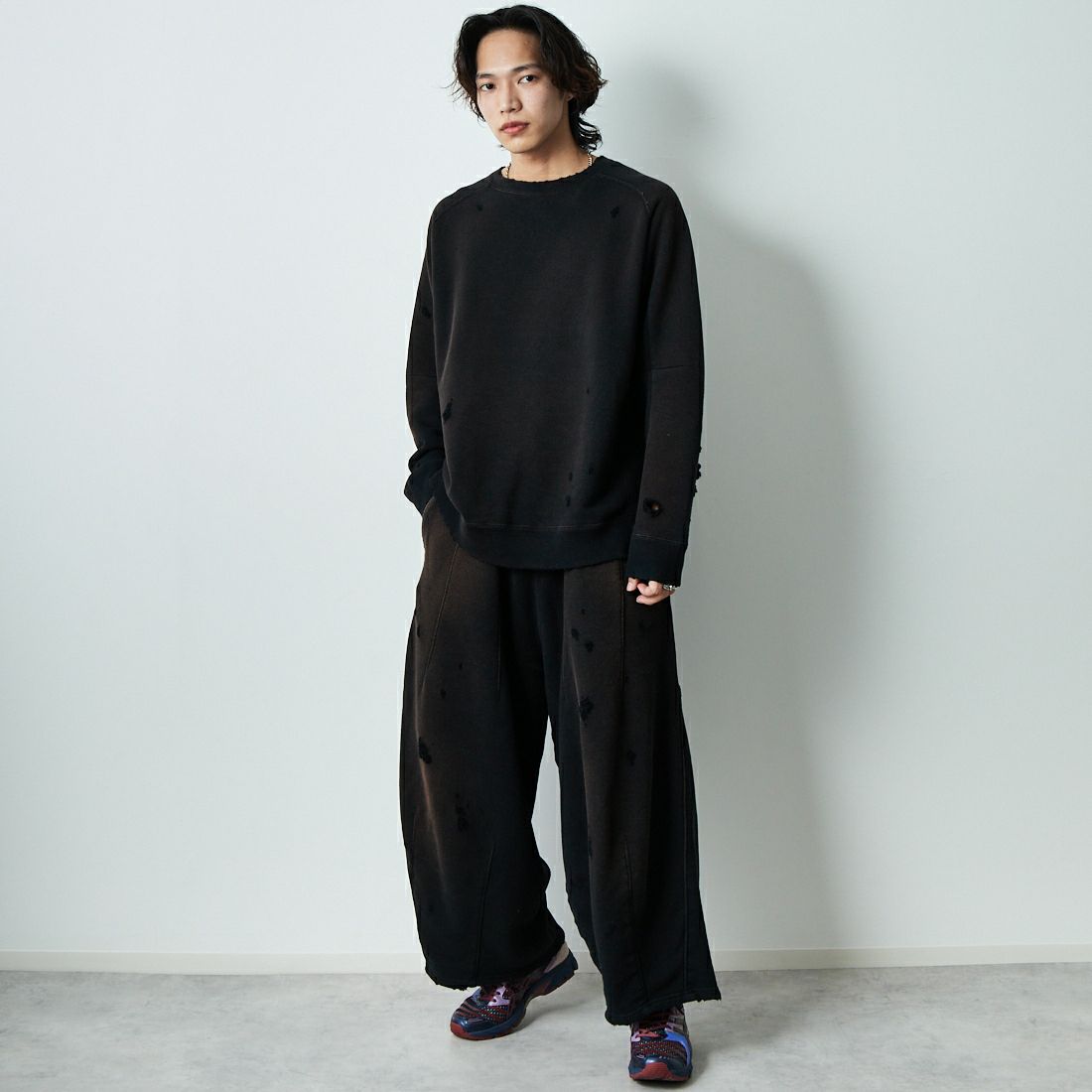 Needles [ニードルズ] ダーツスウェットシャツ [QV368] D BLACK &&モデル身長：179cm 着用サイズ：L&&