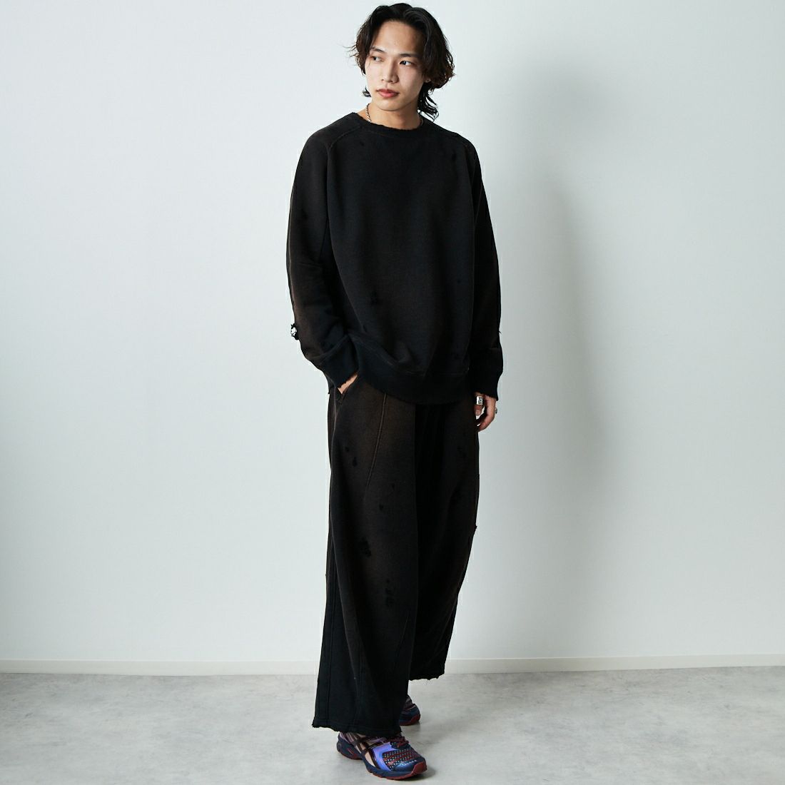 Needles [ニードルズ] ダーツスウェットシャツ [QV368] D BLACK &&モデル身長：179cm 着用サイズ：L&&