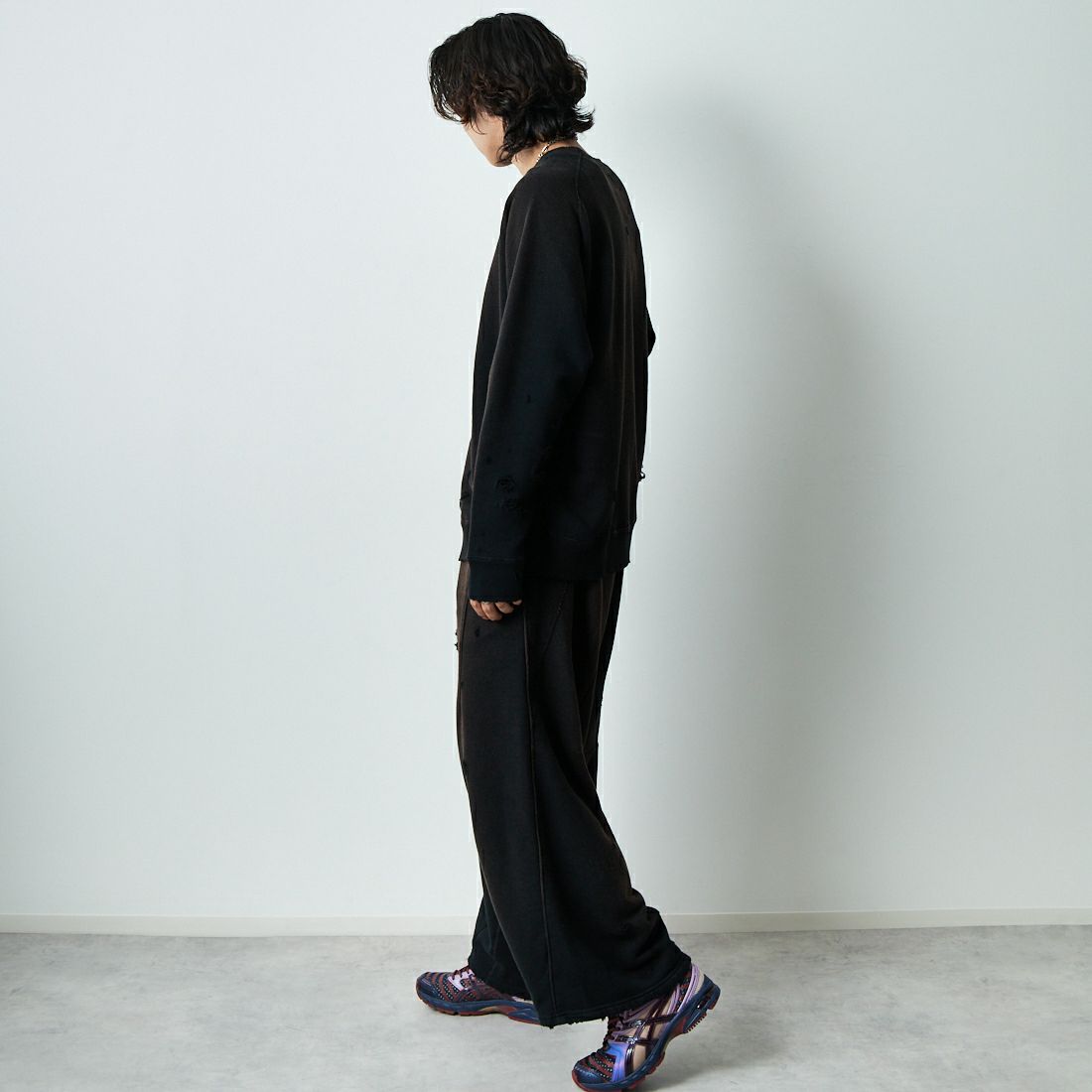Needles [ニードルズ] ダーツスウェットシャツ [QV368] D BLACK &&モデル身長：179cm 着用サイズ：L&&