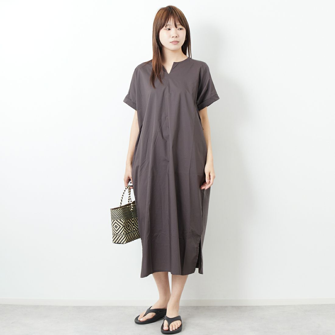 Jf Ready Made [ジェイエフレディメイド] ショートスリーブキーネックワンピース [3112109]802 ﾁｬｺｰﾙ &&モデル身長：167cm 着用サイズ：F&&