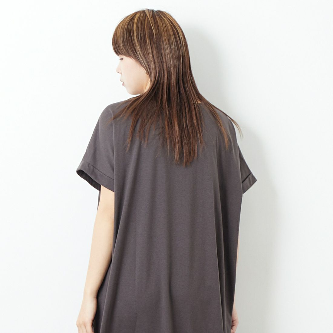 Jf Ready Made [ジェイエフレディメイド] ショートスリーブキーネックワンピース [3112109]802 ﾁｬｺｰﾙ &&モデル身長：167cm 着用サイズ：F&&