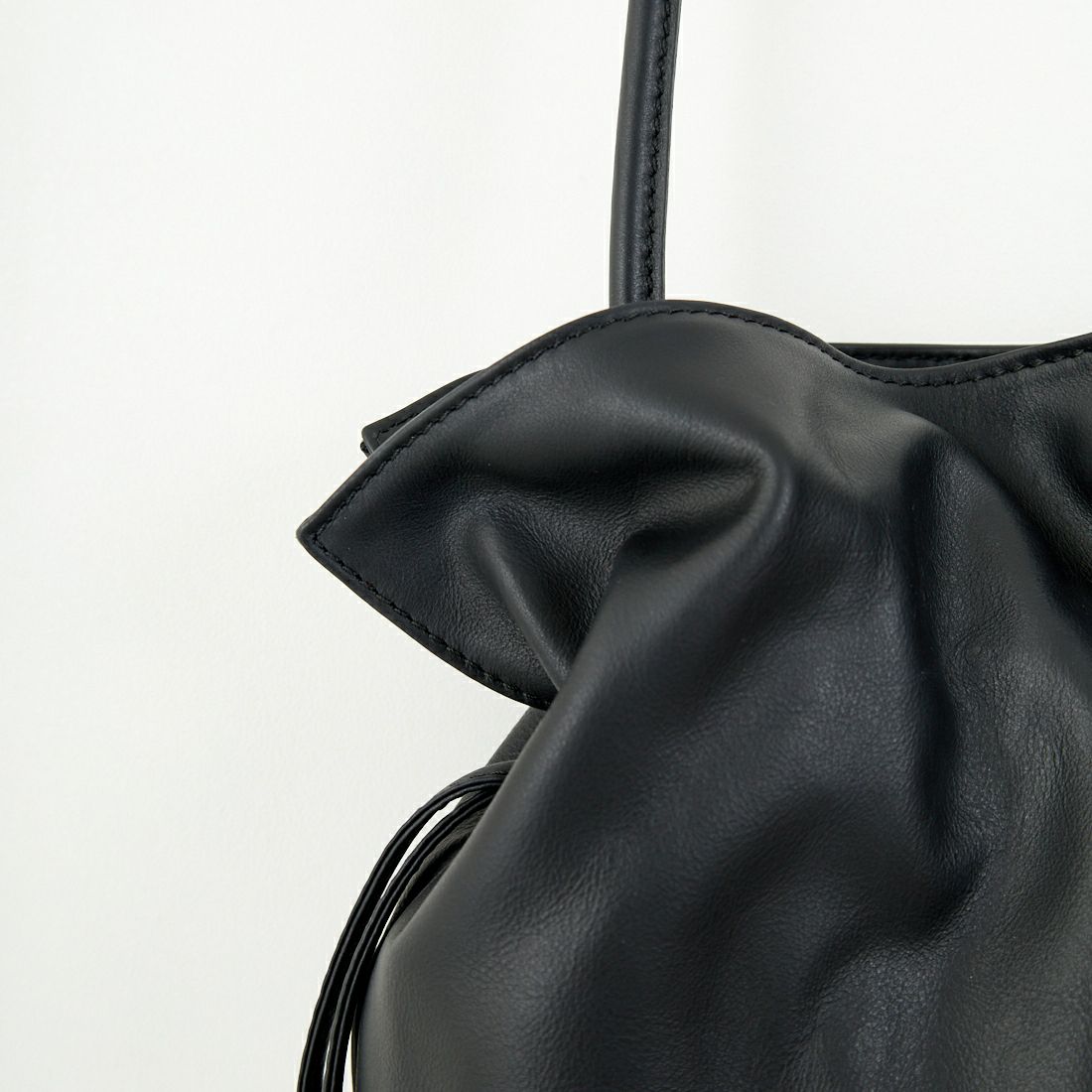 AULENTTI [オウレンティ] 巾着ショルダーバッグ [EL-8236-SA] S28 NERO