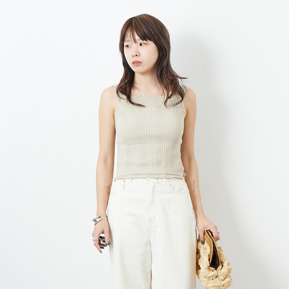 JoICEADDED [ジョイスアディッド] サトルアクセントキャミソールトップ [J251KN04] SOIL BEIGE &&モデル身長：167cm 着用サイズ：F&&