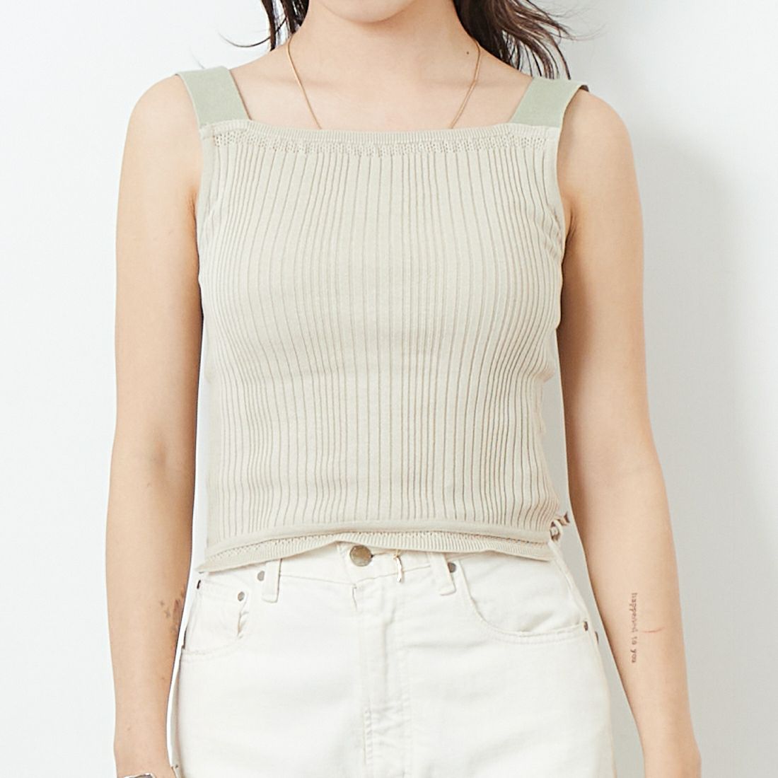 JoICEADDED [ジョイスアディッド] サトルアクセントキャミソールトップ [J251KN04] SOIL BEIGE &&モデル身長：167cm 着用サイズ：F&&