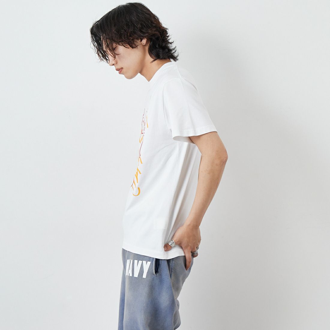 XLARGE [エクストララージ] PEACE AND FORTUNE ピグメントダイ ショートスリーブTシャツ [101251011025] WHITE &&モデル身長：179cm 着用サイズ：M&&