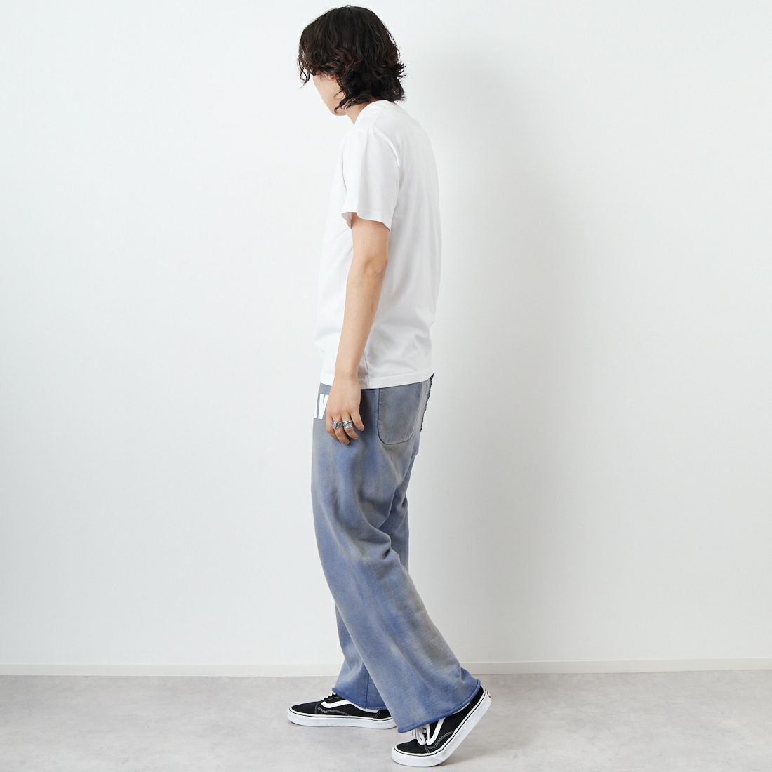 XLARGE [エクストララージ] PEACE AND FORTUNE ピグメントダイ ショートスリーブTシャツ [101251011025] WHITE &&モデル身長：179cm 着用サイズ：M&&