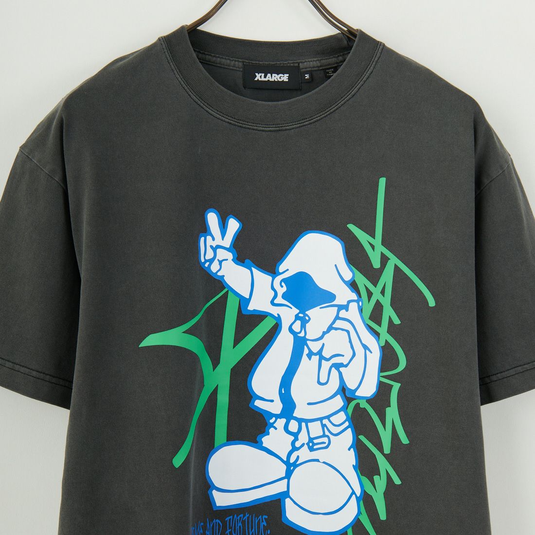 XLARGE [エクストララージ] PEACE AND FORTUNE ピグメントダイ ショートスリーブTシャツ [101251011025] BLACK
