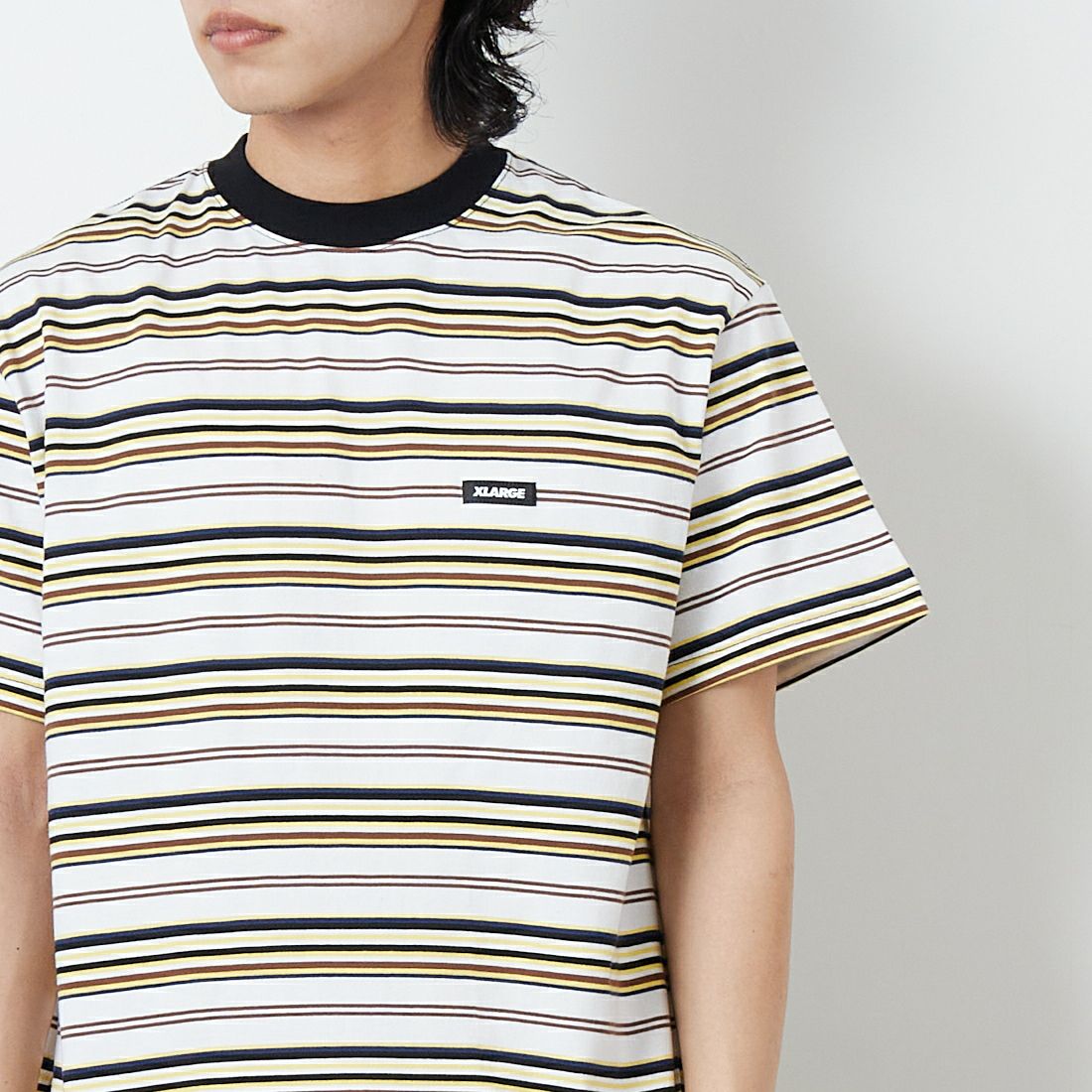 XLARGE [エクストララージ] ストライプ ショートスリーブTシャツ [101251011027] WHITE &&モデル身長：179cm 着用サイズ：M&&