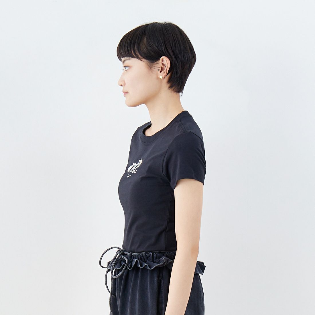 NIKE [ナイキ] スポーツウェア チルニットスリムTシャツ [HF9723] 010 BLACK &&モデル身長：160cm 着用サイズ：M&&