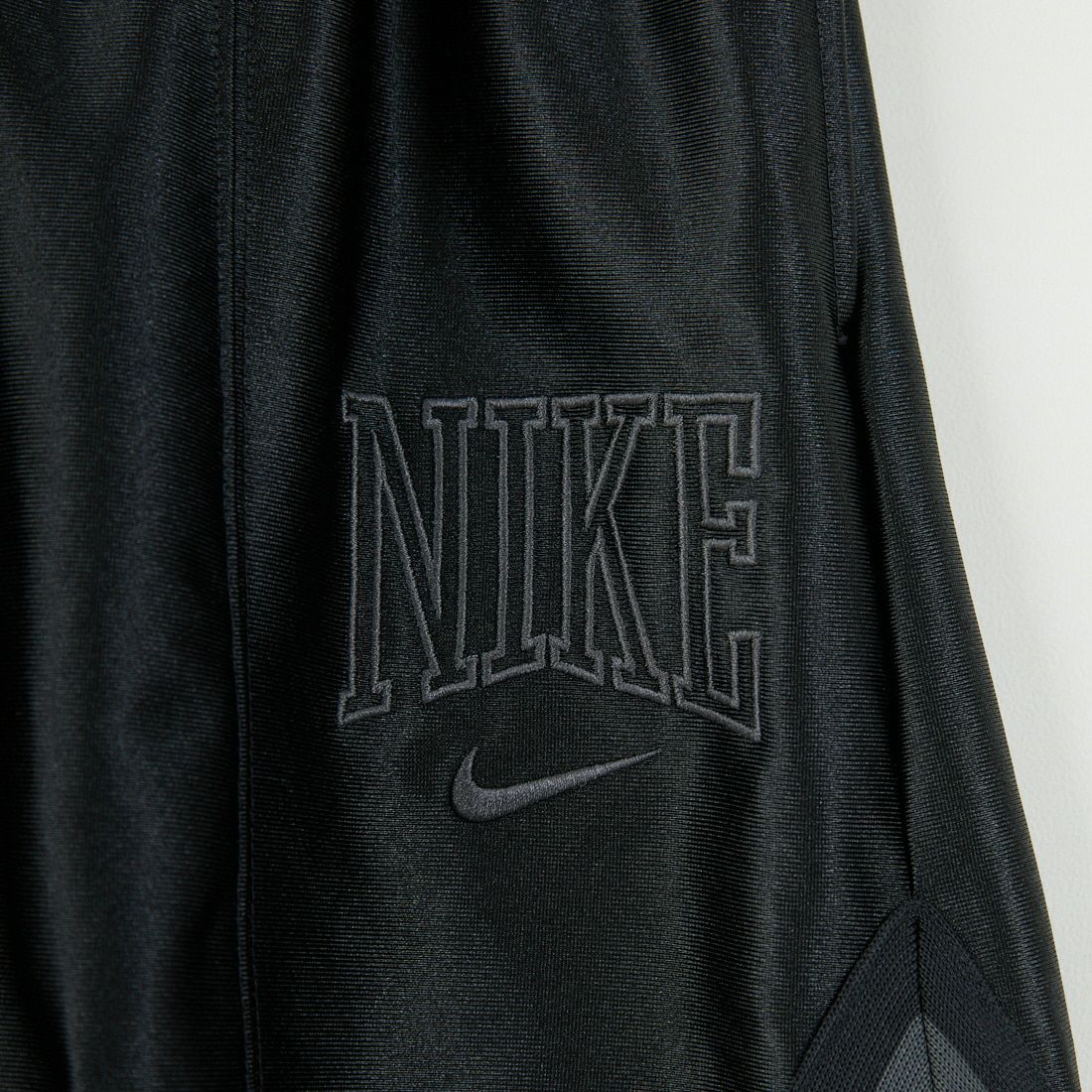 NIKE [ナイキ] ミッドライズ グラフィックショートパンツ [HJ0164] 010 BLACK