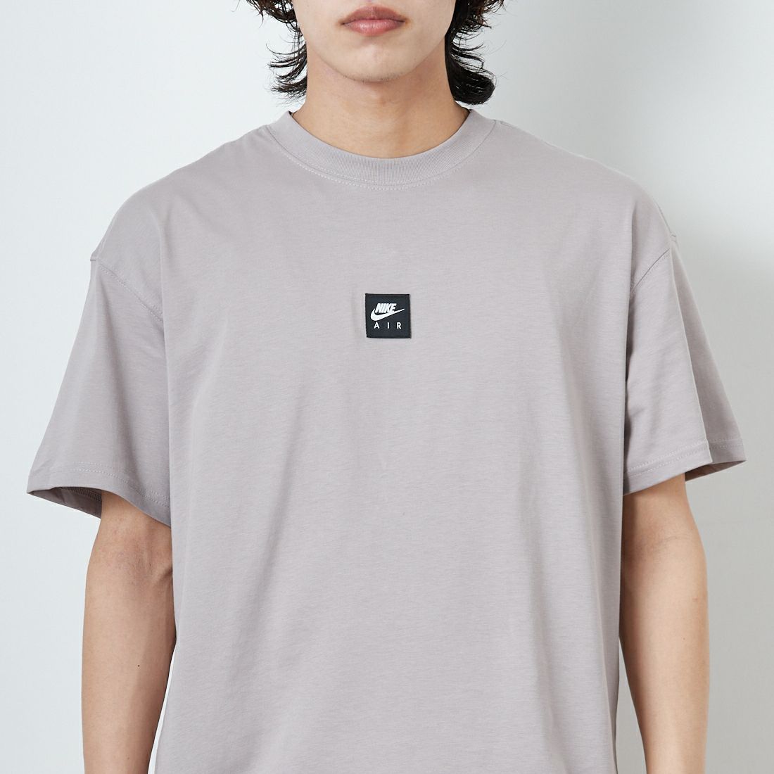 NIKE [ナイキ] マックス90 スポーツウェアTシャツ [HJ0727] 009 COLLEG&&モデル身長：179cm 着用サイズ：M&&