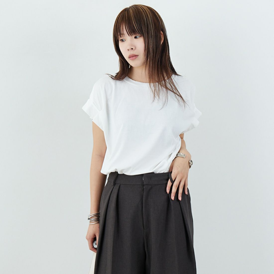 mizuiro ind [ミズイロインド] フリルスリーブ クルーネックプルオーバー [2-210110] 11 O.WHITE &&モデル身長：167cm 着用サイズ：F&&