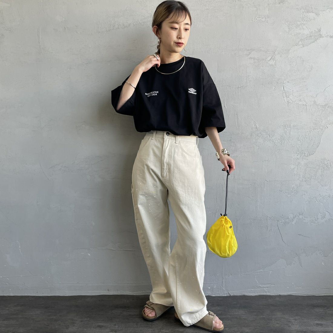 UMBRO [アンブロ] 別注 バックプリントTシャツ [KBT101-NK-03-JF] BLACK &&モデル身長：150cm 着用サイズ：S&&