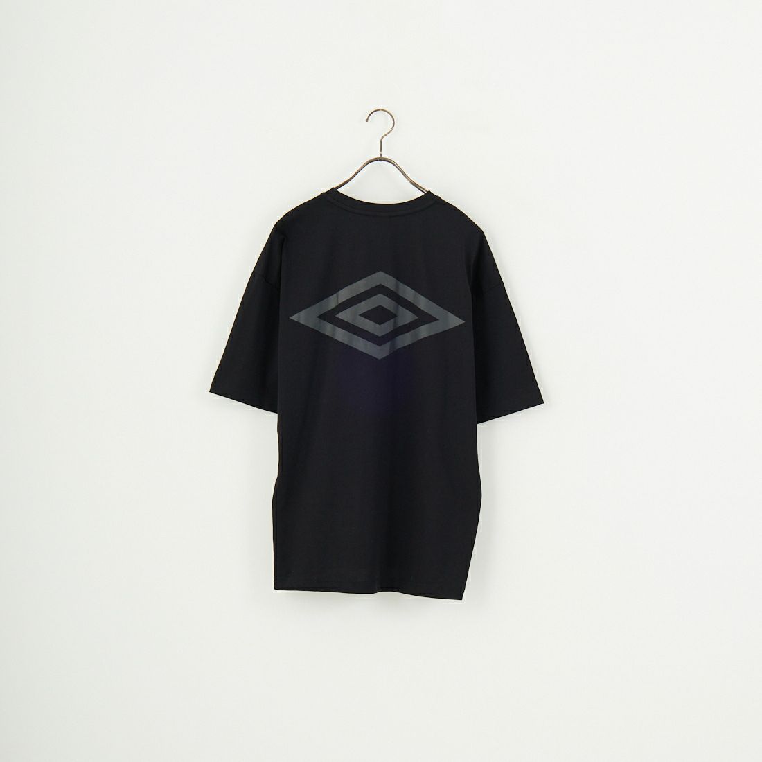 UMBRO [アンブロ] 別注 バックプリントTシャツ [KBT101-NK-03-JF] BLACK