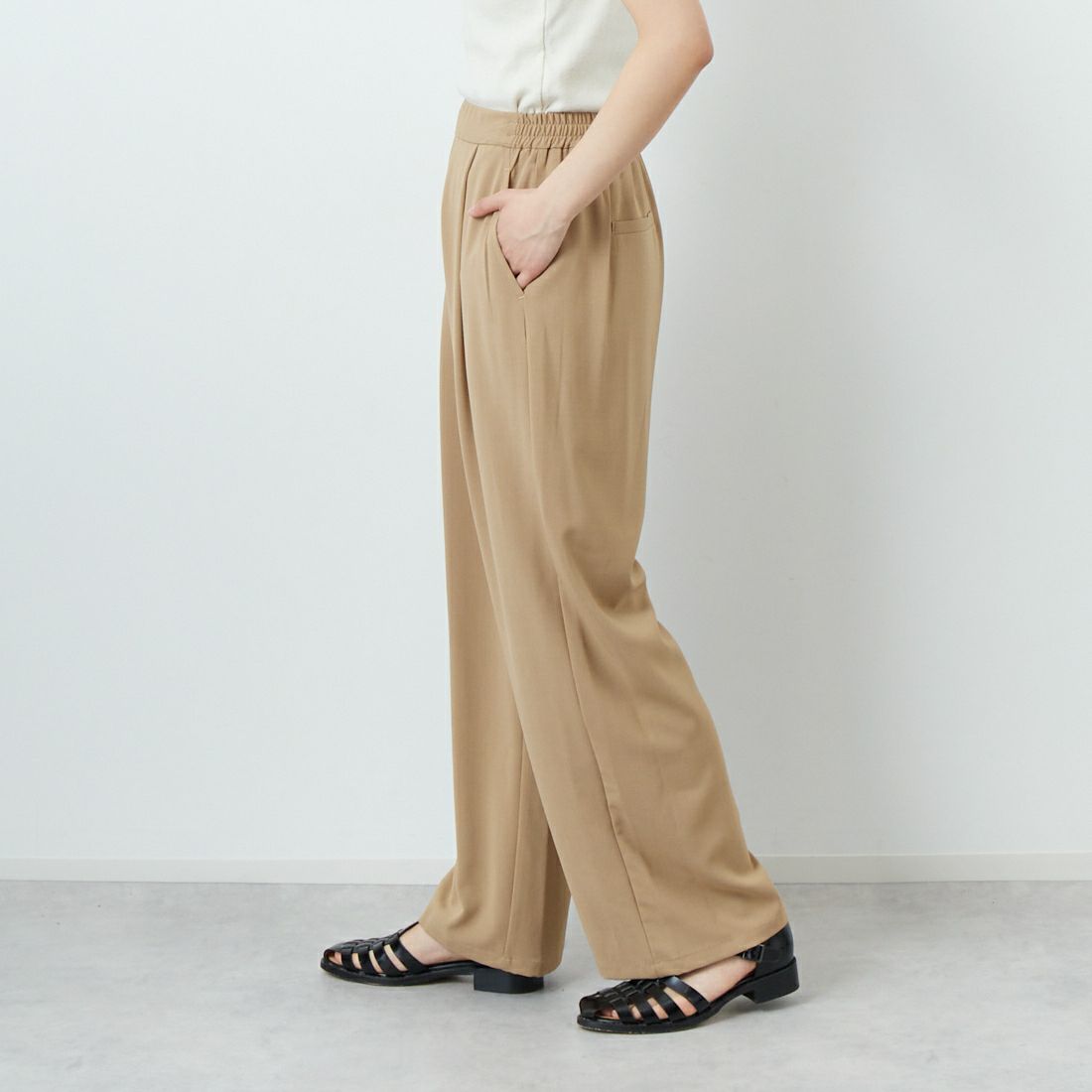 CLOCHE [クロシェ] 接触冷感1タックワイドパンツ [51286518] ﾍﾞｰｼﾞｭ &&モデル身長：160cm 着用サイズ：2&&