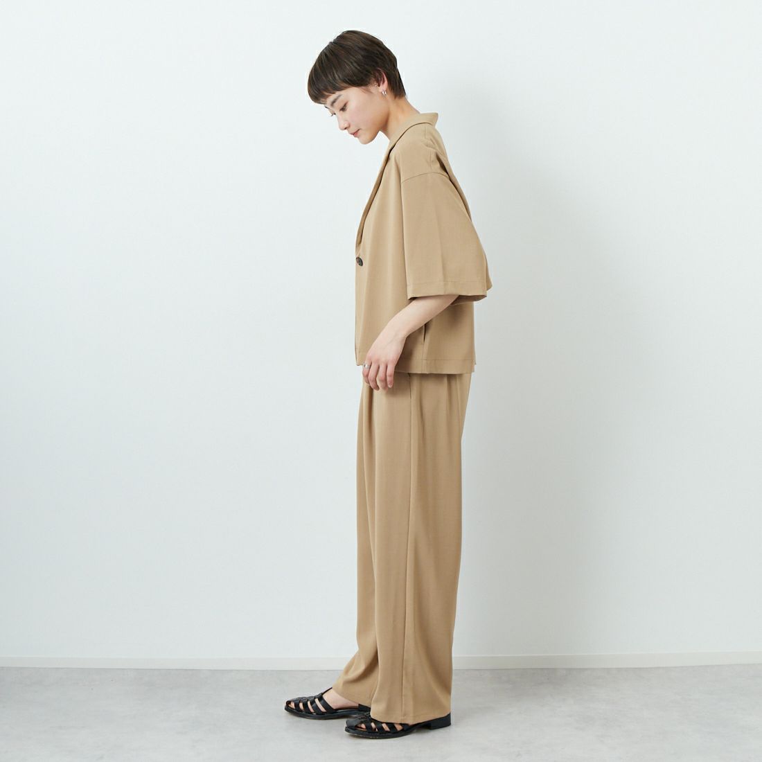 CLOCHE [クロシェ] 接触冷感1タックワイドパンツ [51286518] ﾍﾞｰｼﾞｭ &&モデル身長：160cm 着用サイズ：2&&