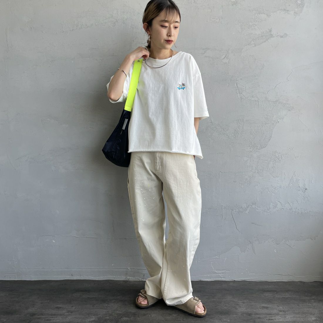 The Endless Summer [エンドレスサマー] 別注 BUHIワンポイントロゴ刺繍Tシャツ [FH-25574510-JF] WHITE &&モデル身長：150cm 着用サイズ：F&&