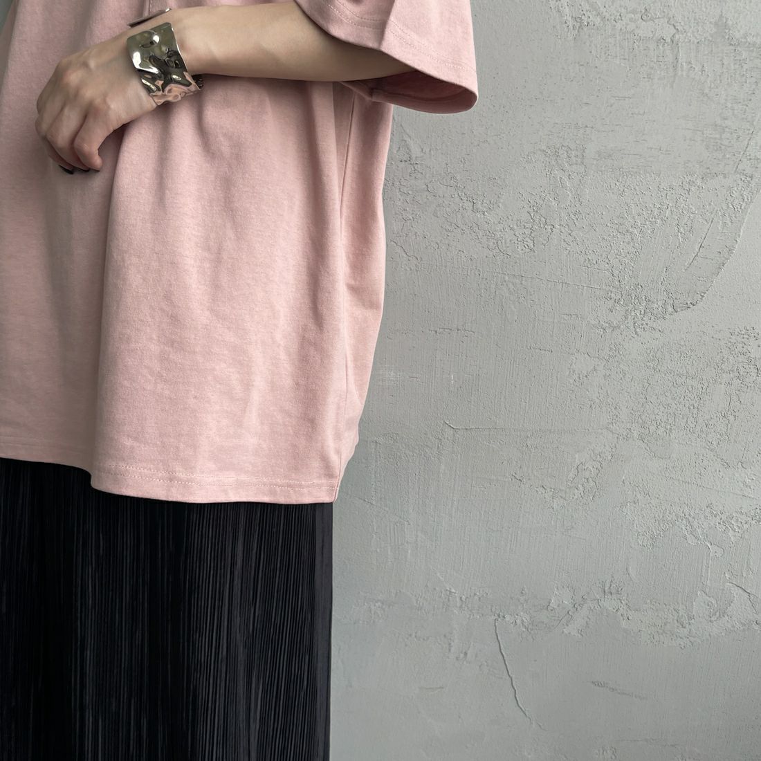 THE FOX [ザフォックス] 別注 ワンポイントロゴワッペン ポケットTシャツ [JFU25SS-11-JF] PINK &&モデル身長：150cm 着用サイズ：S&&