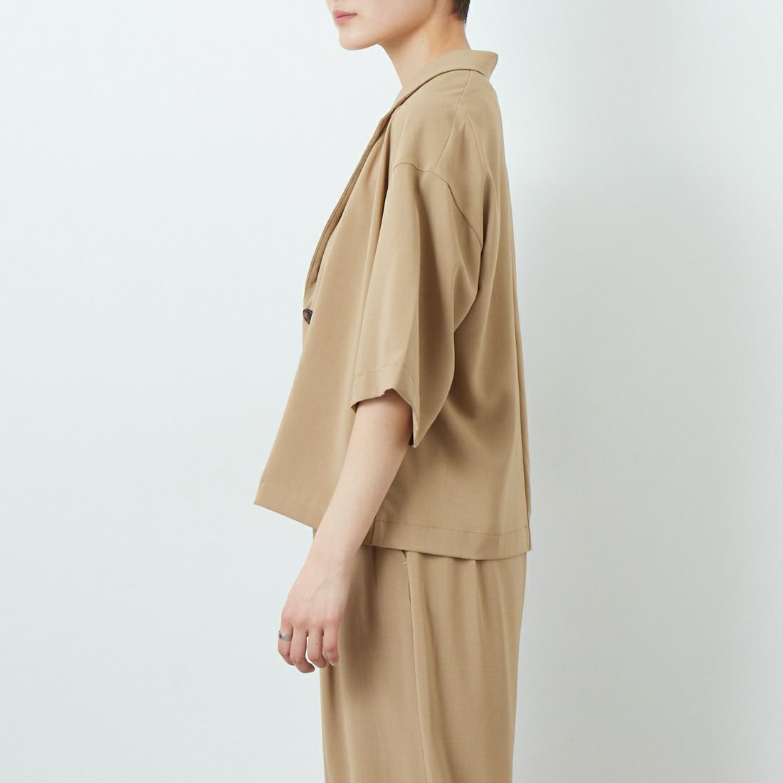 CLOCHE [クロシェ] 接触冷感ハーフスリーブシャツジャケット [51285615] ﾍﾞｰｼﾞｭ &&モデル身長：160cm 着用サイズ：2&&
