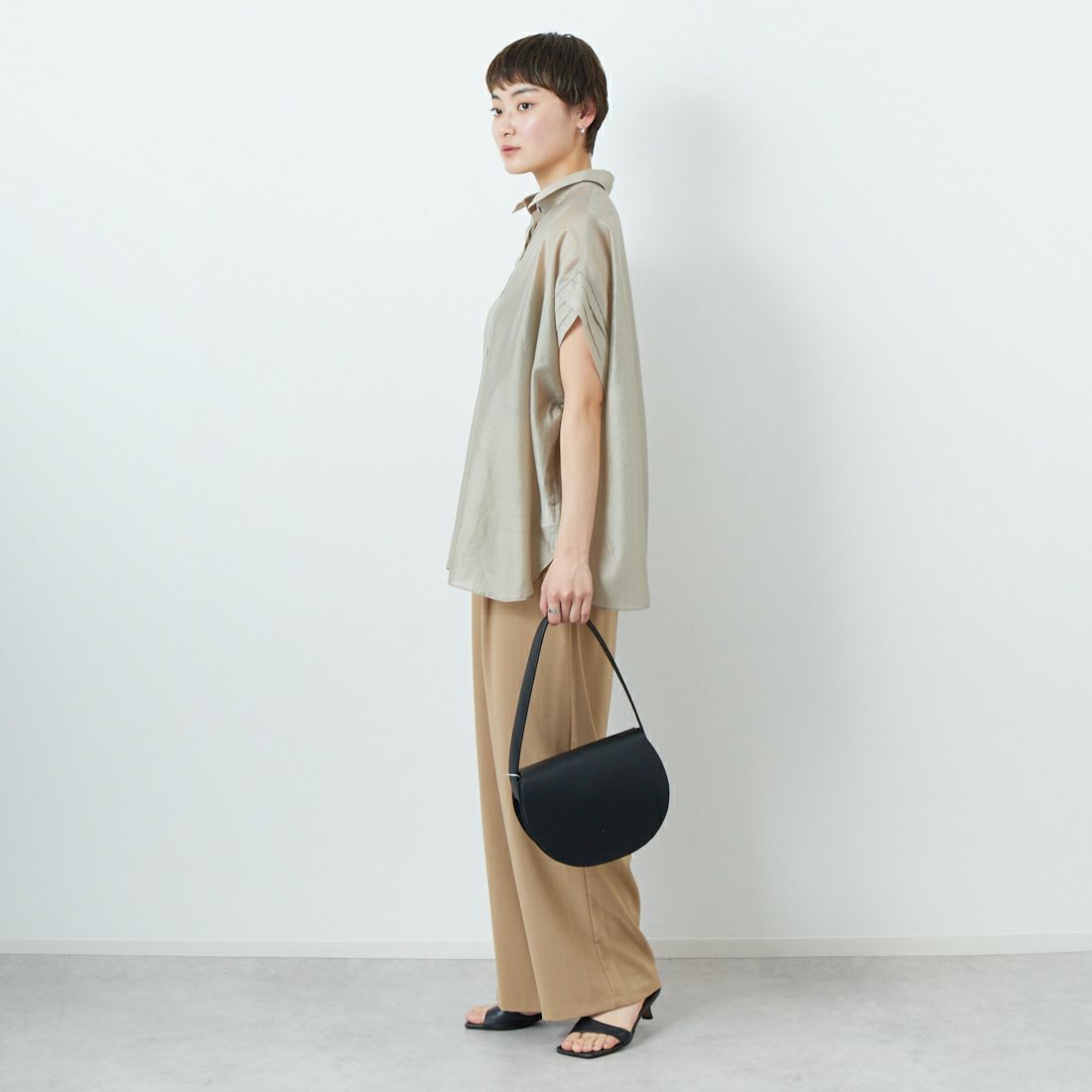 CLOCHE [クロシェ] タックスリーブシアーブラウス [51285681] ﾍﾞｰｼﾞｭ &&モデル身長：160cm 着用サイズ：2&&