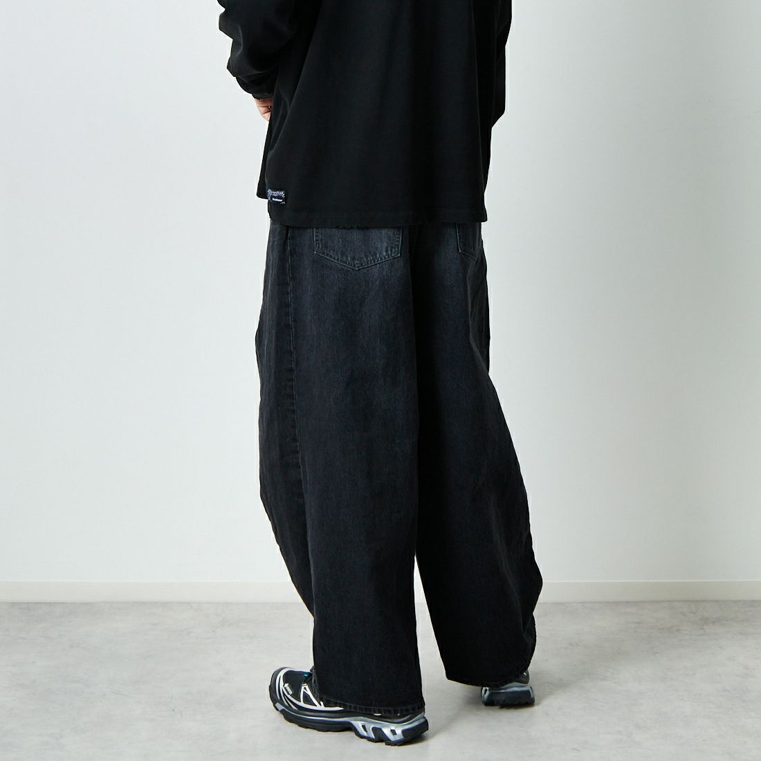 Needles [ニードルズ] 12ozデニム ヒザデルパンツ [QV161] B BLACK &&モデル身長：179cm 着用サイズ：XS&&