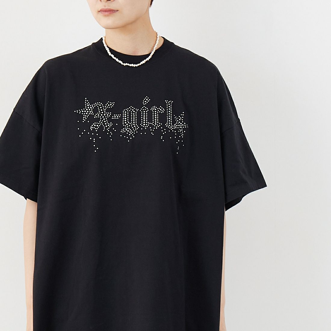 X-girl [エックスガール] ラインストーンロゴTシャツワンピース [105252041009] BLACK &&モデル身長：160cm 着用サイズ：S&&