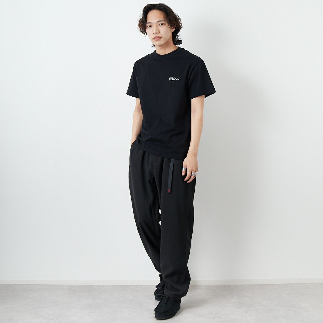XLARGE [エクストララージ] 手書き風ロゴショートスリーブTシャツ [101252011041] BLACK &&モデル身長：179cm 着用サイズ：M&&