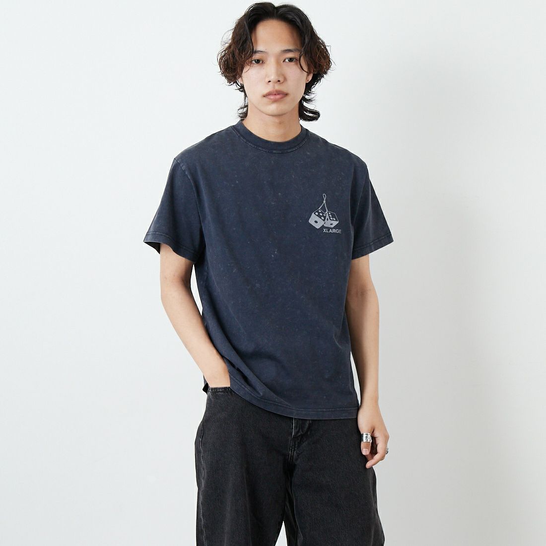 XLARGE [エクストララージ] モンキーレンチャーズ ショートスリーブTシャツ [101252011043] BLACK &&モデル身長：179cm 着用サイズ：M&&