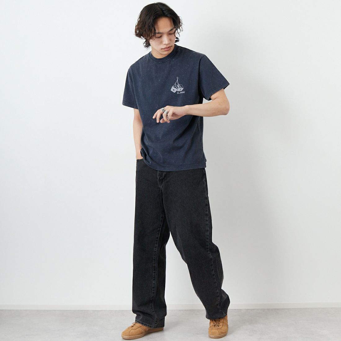 XLARGE [エクストララージ] モンキーレンチャーズ ショートスリーブTシャツ [101252011043] BLACK &&モデル身長：179cm 着用サイズ：M&&