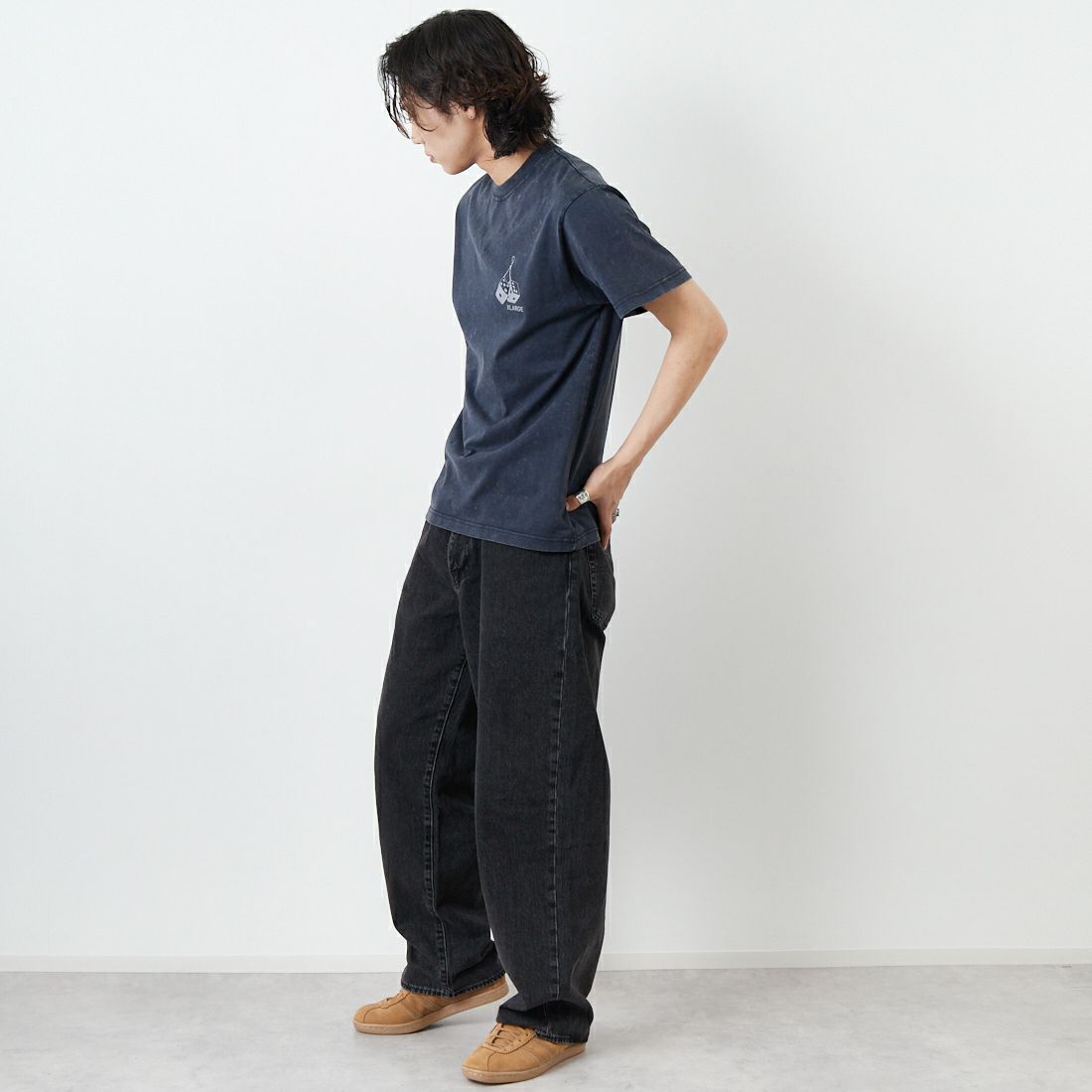 XLARGE [エクストララージ] モンキーレンチャーズ ショートスリーブTシャツ [101252011043] BLACK &&モデル身長：179cm 着用サイズ：M&&