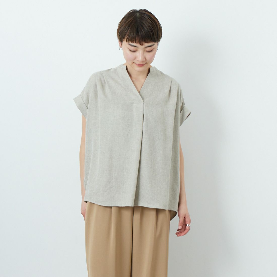 MICA&DEAL [マイカアンドディール] タックショルダーブラウス [0125201113] BEIGE &&モデル身長：160cm 着用サイズ：F&&