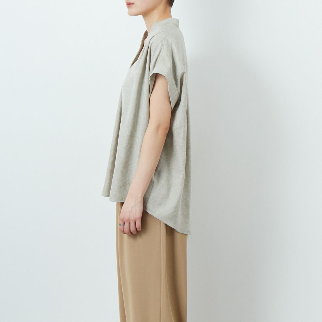MICA&DEAL [マイカアンドディール] タックショルダーブラウス [0125201113] BEIGE &&モデル身長：160cm 着用サイズ：F&&