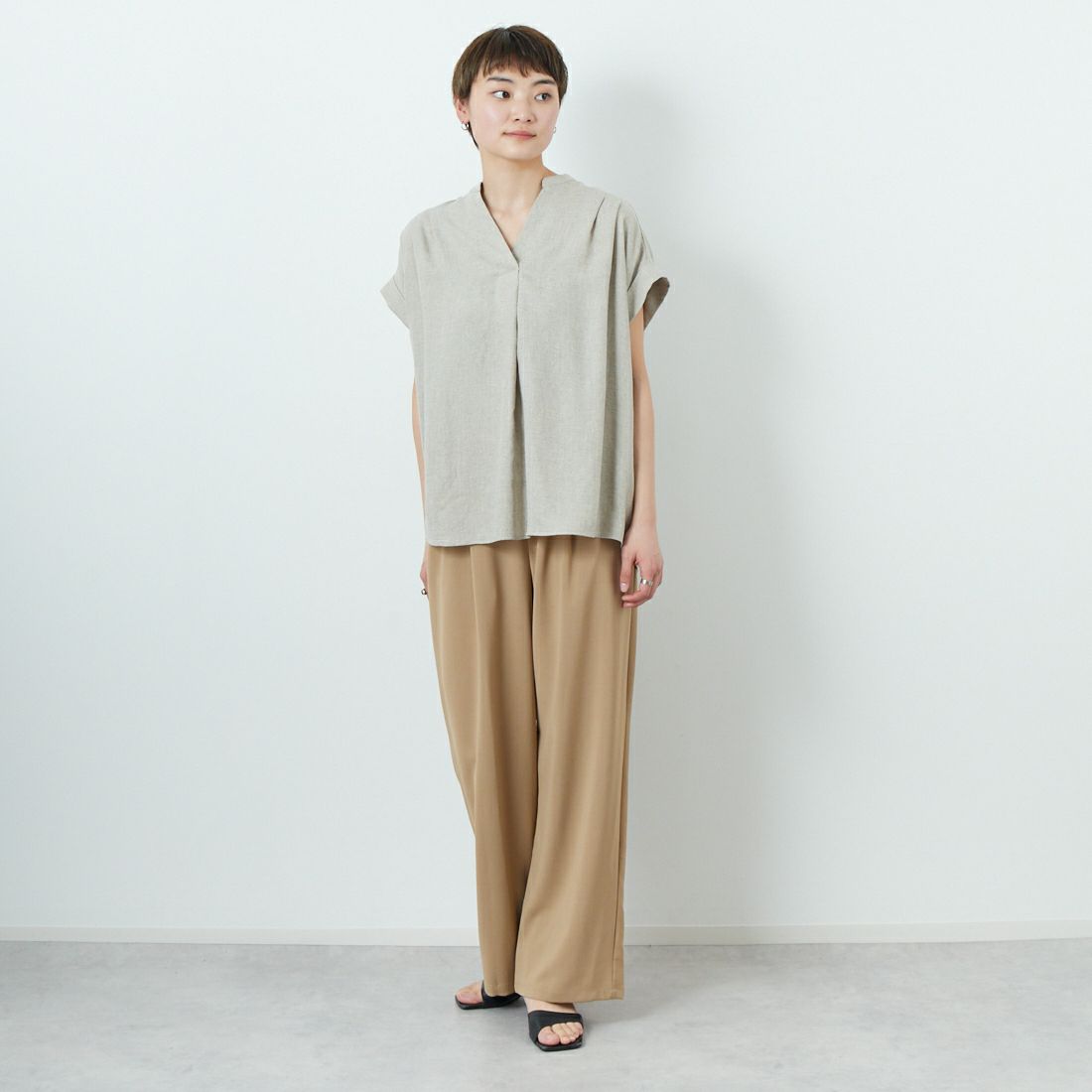 MICA&DEAL [マイカアンドディール] タックショルダーブラウス [0125201113] BEIGE &&モデル身長：160cm 着用サイズ：F&&