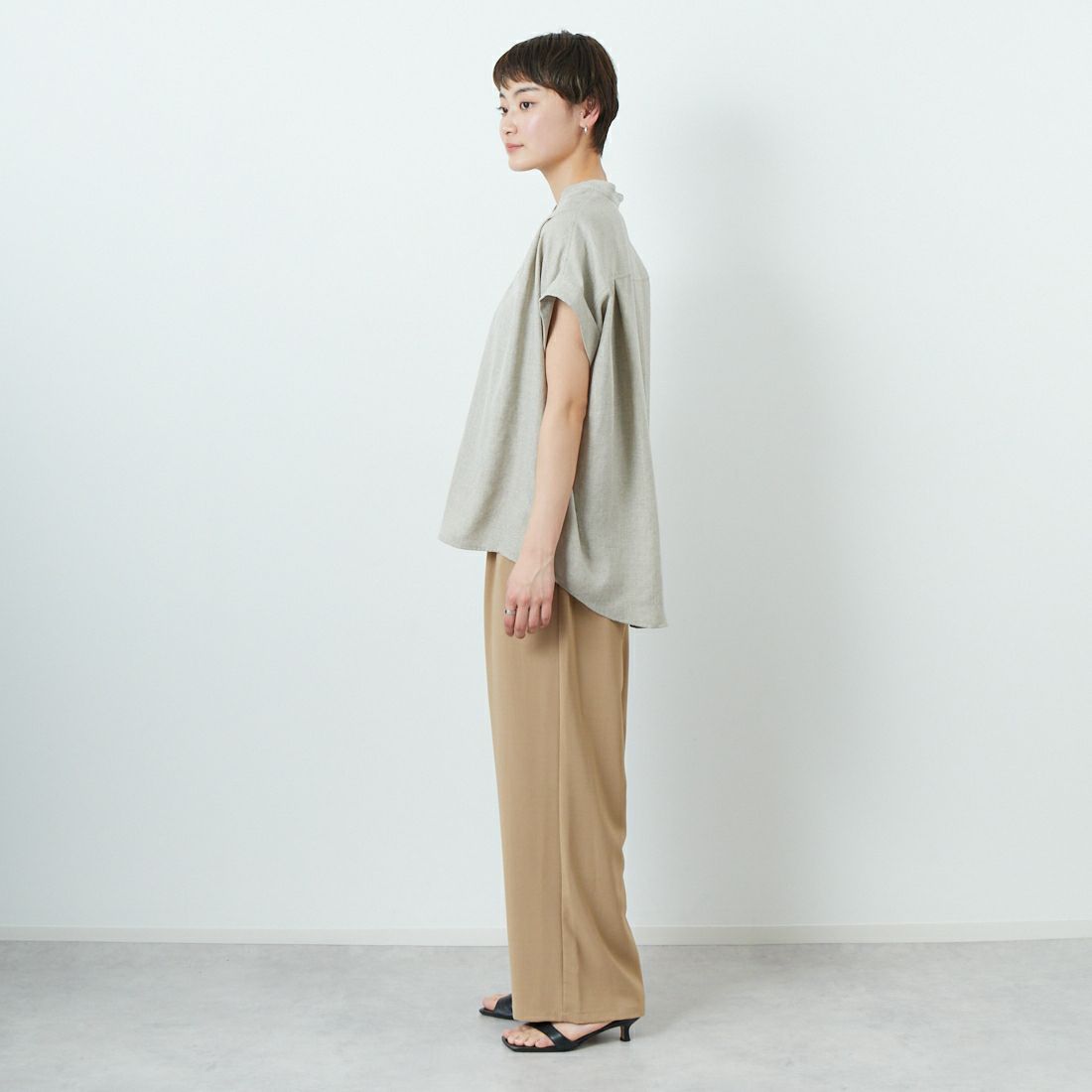 MICA&DEAL [マイカアンドディール] タックショルダーブラウス [0125201113] BEIGE &&モデル身長：160cm 着用サイズ：F&&