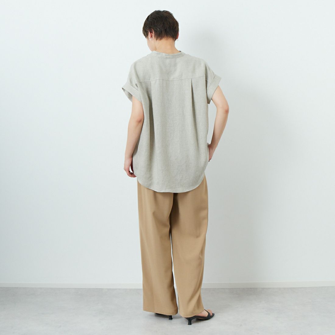MICA&DEAL [マイカアンドディール] タックショルダーブラウス [0125201113] BEIGE &&モデル身長：160cm 着用サイズ：F&&
