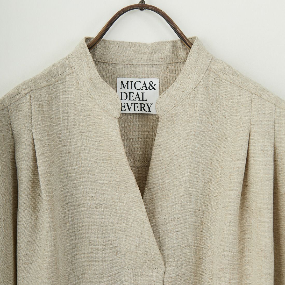 MICA&DEAL [マイカアンドディール] タックショルダーブラウス [0125201113] BEIGE
