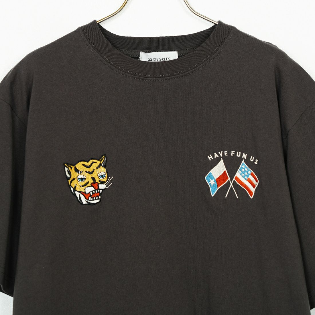 33Degrees [サーティスリーディグリーズ] 刺繍Tシャツ [TDR-252-019] 02 CHAﾃｶﾞｷ