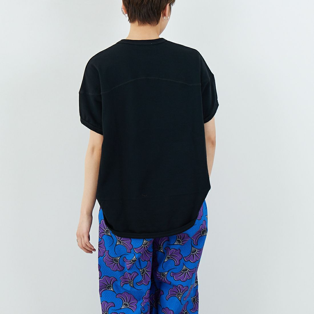 ESTROISLOSE [エストゥロワルーズ] ミニ裏毛プルオーバー [EC25202] 99 BLACK &&モデル身長：160cm 着用サイズ：F&&