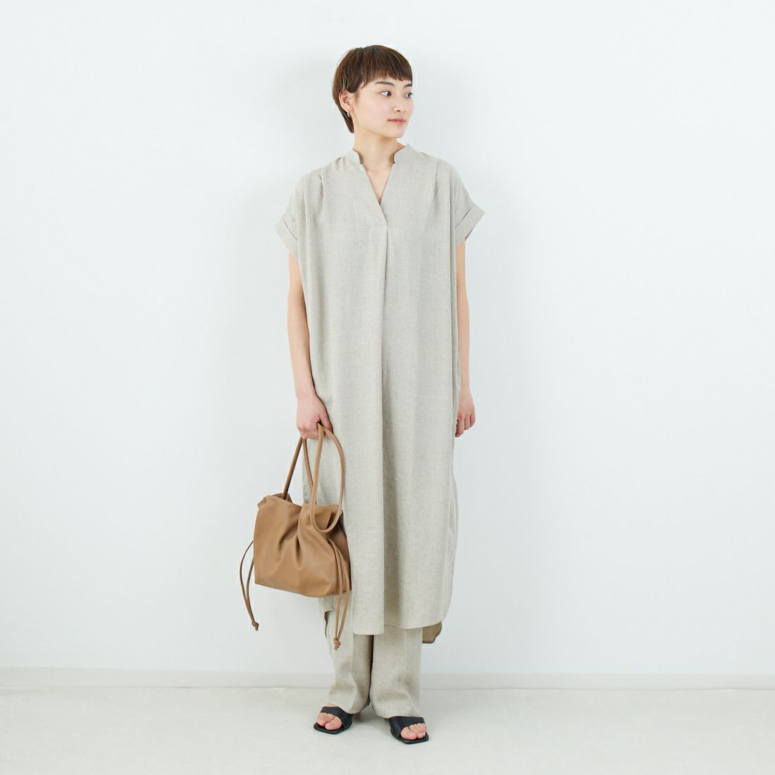 MICA&DEAL [マイカアンドディール] タックショルダーワンピース [0125204118] BEIGE &&モデル身長：160cm 着用サイズ：38&&