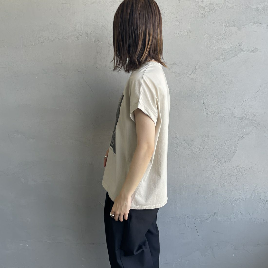 MICA&DEAL [マイカアンドディール] シティフォトプリントTシャツ [0125209136] BEIGE &&モデル身長：158cm 着用サイズ：F&&