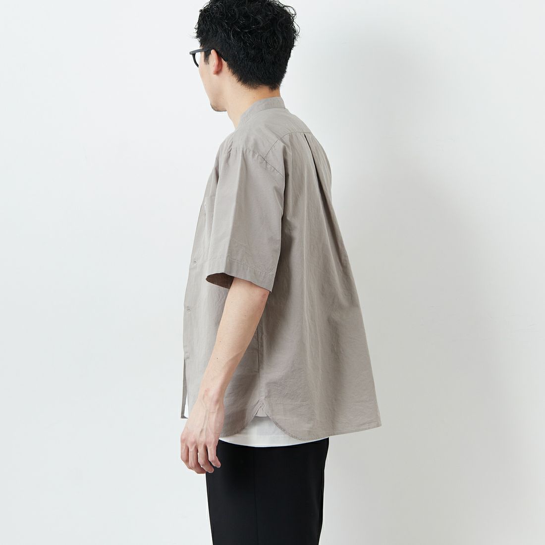 DANTON [ダントン] コットンリネン バンドカラーシャツ [JD-3788SCL] GREIGE &&モデル身長：168cm 着用サイズ：38&&