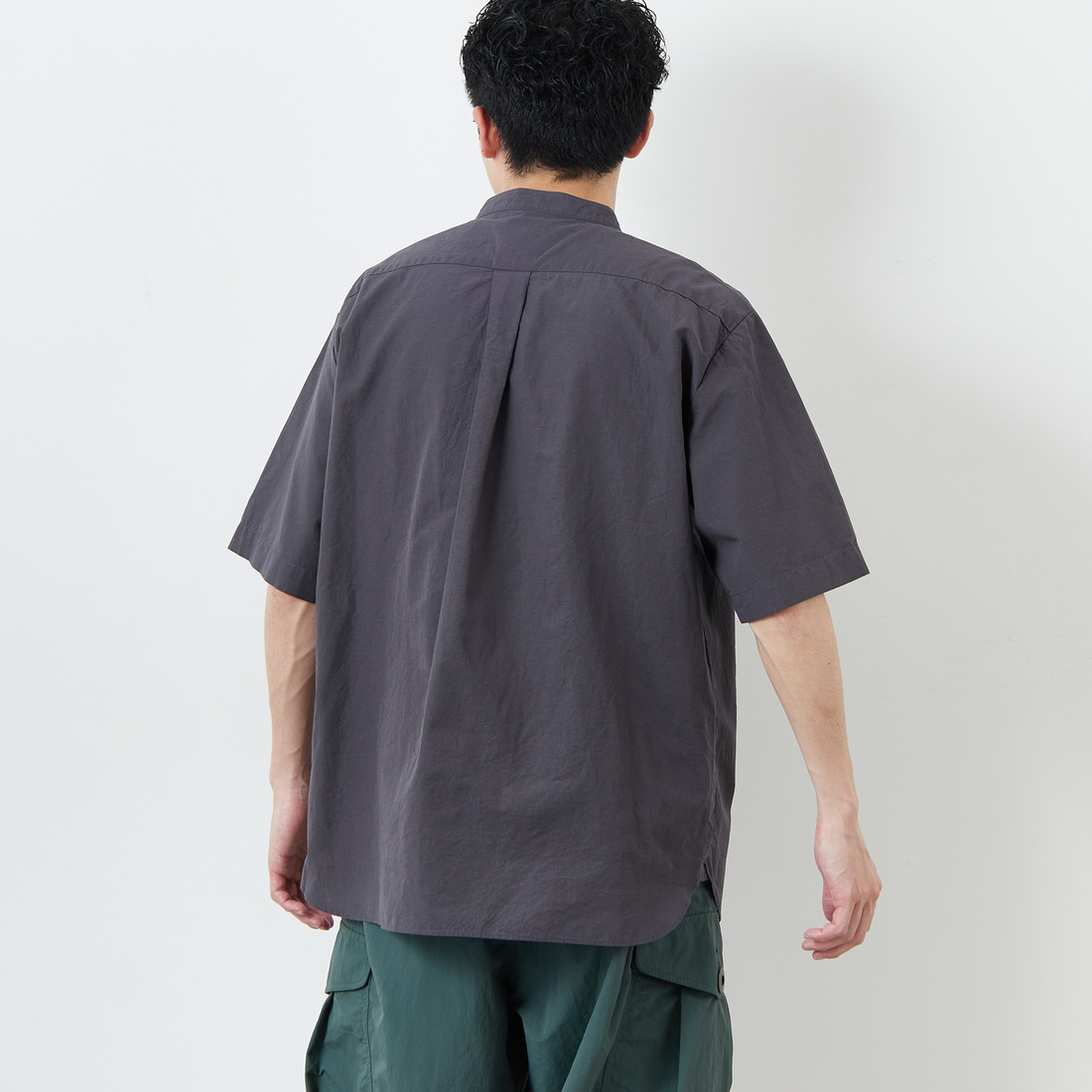 DANTON [ダントン] コットンリネン バンドカラーシャツ [JD-3788SCL] GREIGE &&モデル身長：168cm 着用サイズ：38&&