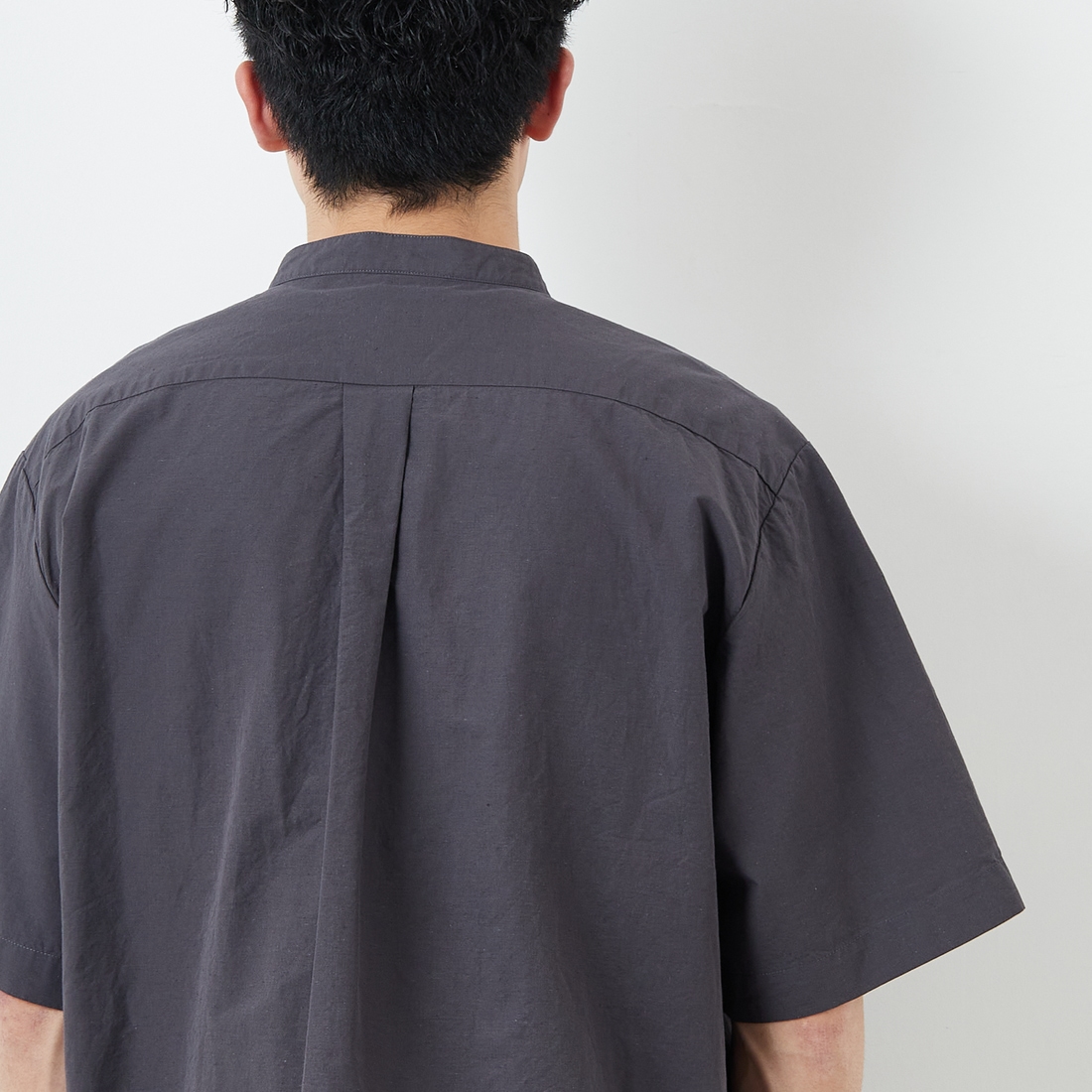 DANTON [ダントン] コットンリネン バンドカラーシャツ [JD-3788SCL] GREIGE &&モデル身長：168cm 着用サイズ：38&&