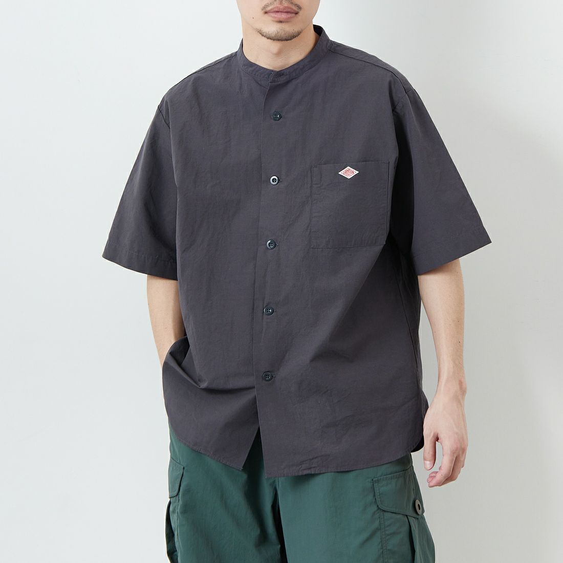 DANTON [ダントン] コットンリネン バンドカラーシャツ [JD-3788SCL] CHARCOAL &&モデル身長：168cm 着用サイズ：40&&