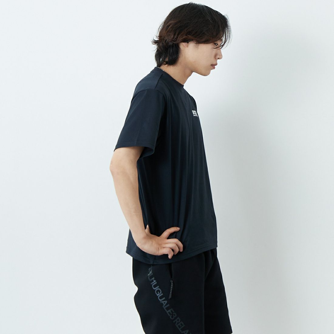 SY32 [エスワイサーティトゥ] べーシックロゴテープTシャツ [15053] BLACK &&モデル身長：179cm 着用サイズ：M&&