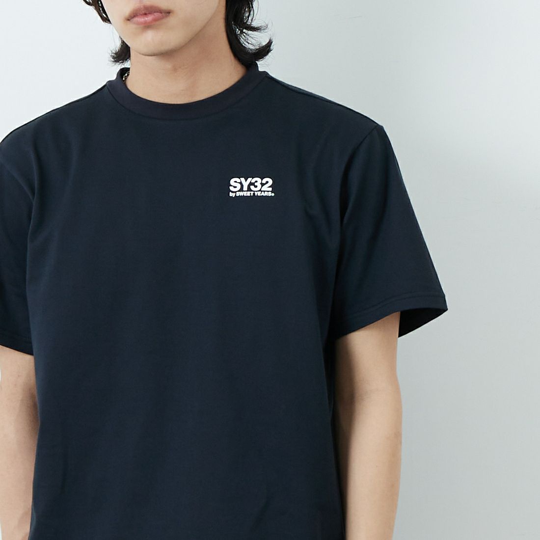 SY32 [エスワイサーティトゥ] べーシックロゴテープTシャツ [15053] BLACK &&モデル身長：179cm 着用サイズ：M&&