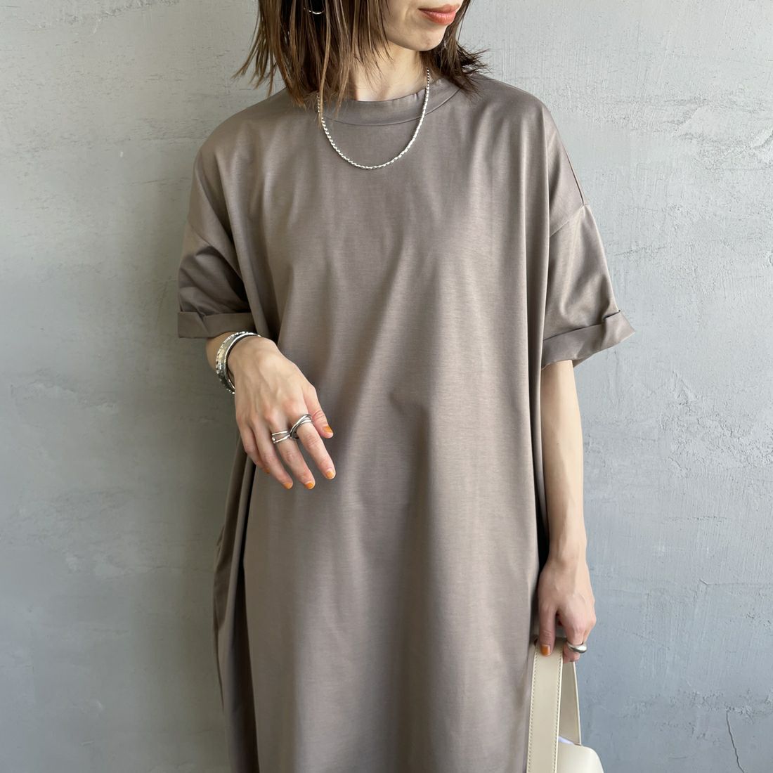 mizuiro ind [ミズイロインド] ロールアップスリーブワンピース [2-250089] 20 GREIGE &&モデル身長：158cm 着用サイズ：F&&