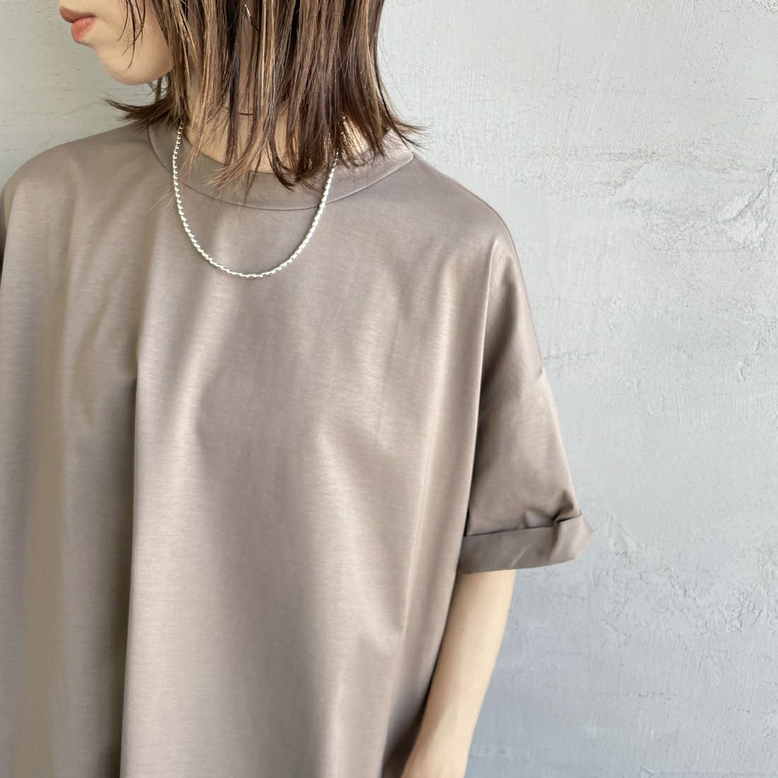 mizuiro ind [ミズイロインド] ロールアップスリーブワンピース [2-250089] 20 GREIGE &&モデル身長：158cm 着用サイズ：F&&