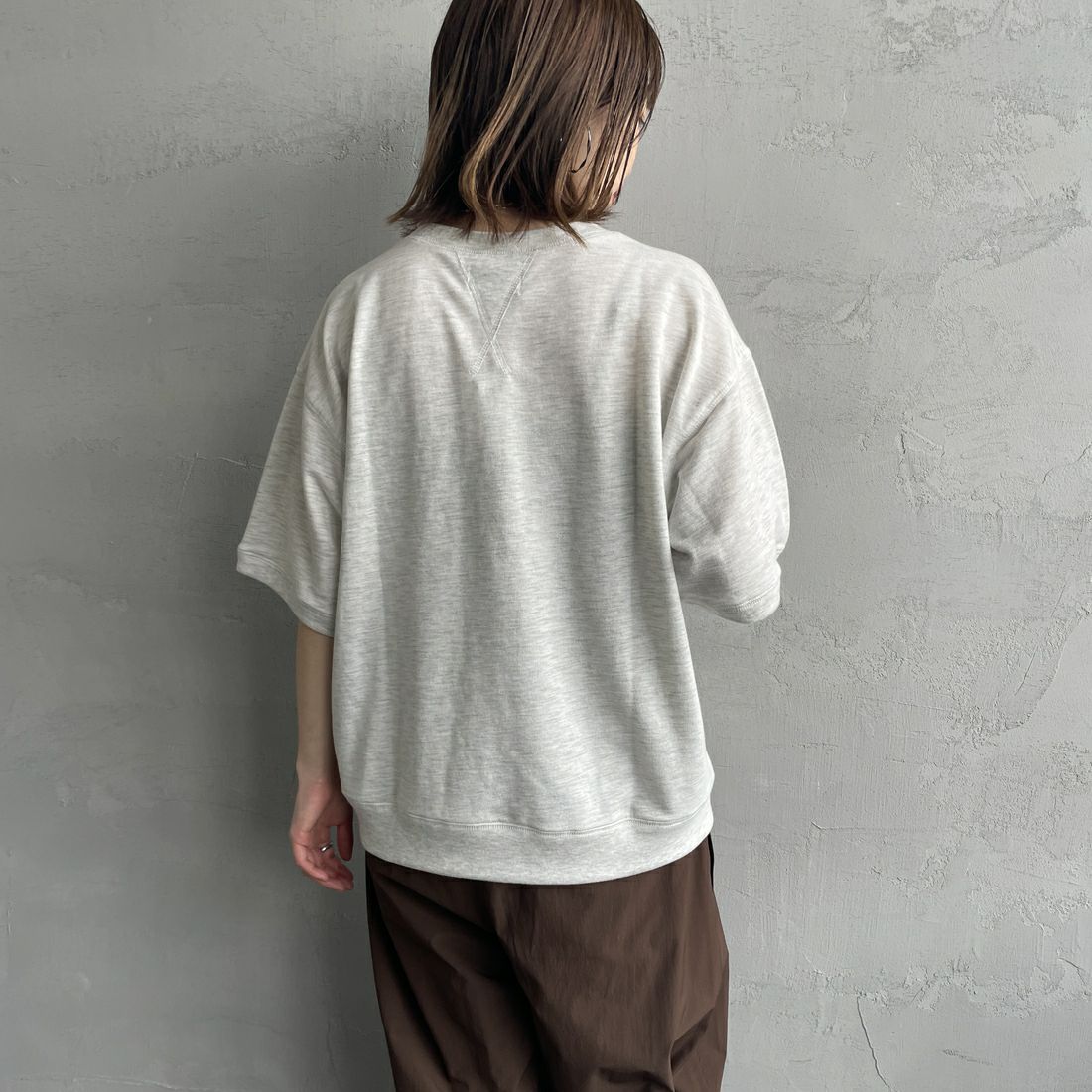 THE FOX [ザフォックス] 別注 ワンポイントロゴワッペン ミニ裏毛 WガゼットTシャツ [JFU25SS-12-JF] LT.GRAY &&モデル身長：158cm 着用サイズ：S&&