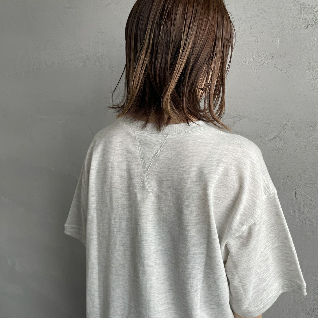THE FOX [ザフォックス] 別注 ワンポイントロゴワッペン ミニ裏毛 WガゼットTシャツ [JFU25SS-12-JF] LT.GRAY &&モデル身長：158cm 着用サイズ：S&&